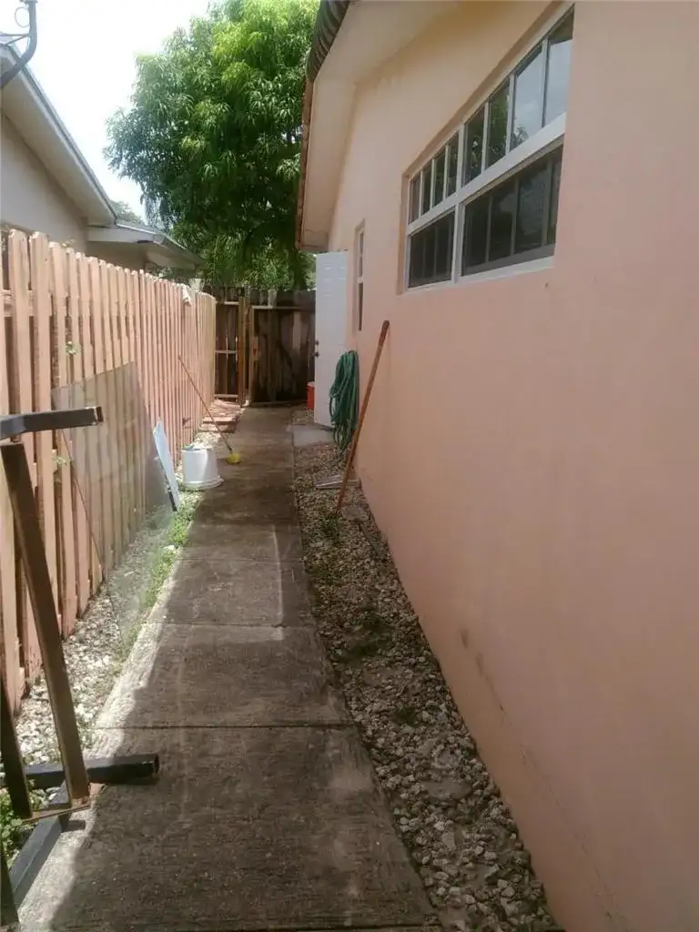 6764 AZALEA Drive, Miramar FL 33023 photo 2