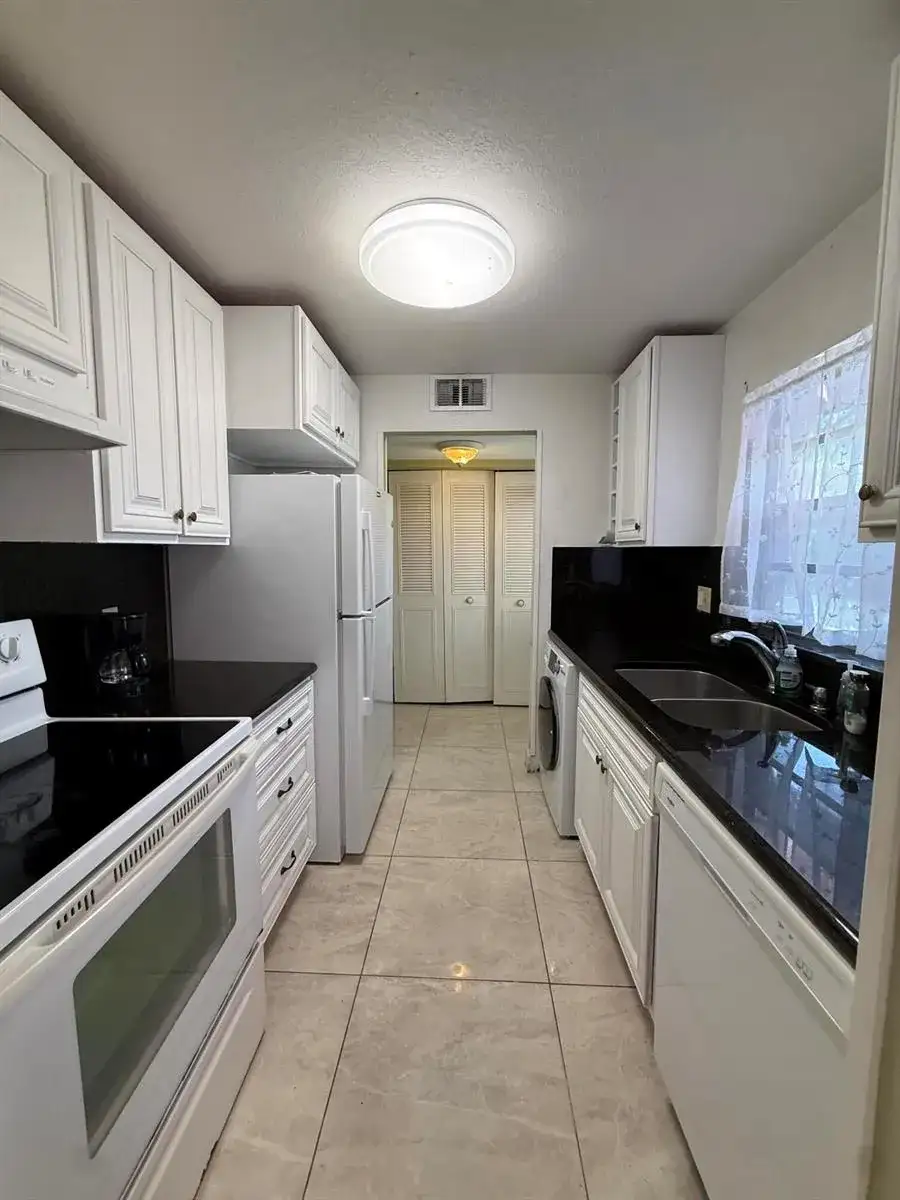22 GOLFS EDGE # B, West Palm Beach FL 33417 photo 5