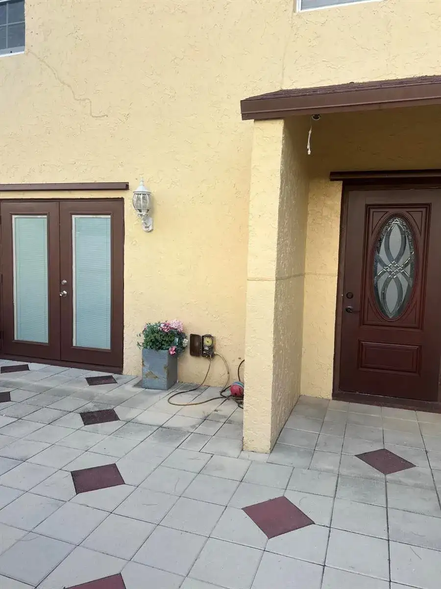 4408 NW 3RD Terrace, Deerfield Beach FL 33064 photo 2