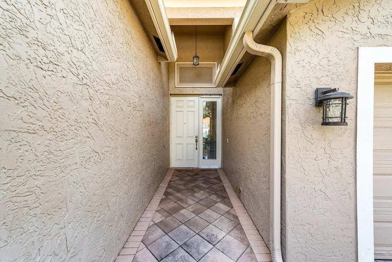 10888 Deer Park Lane, Boynton Beach FL 33437 photo 4