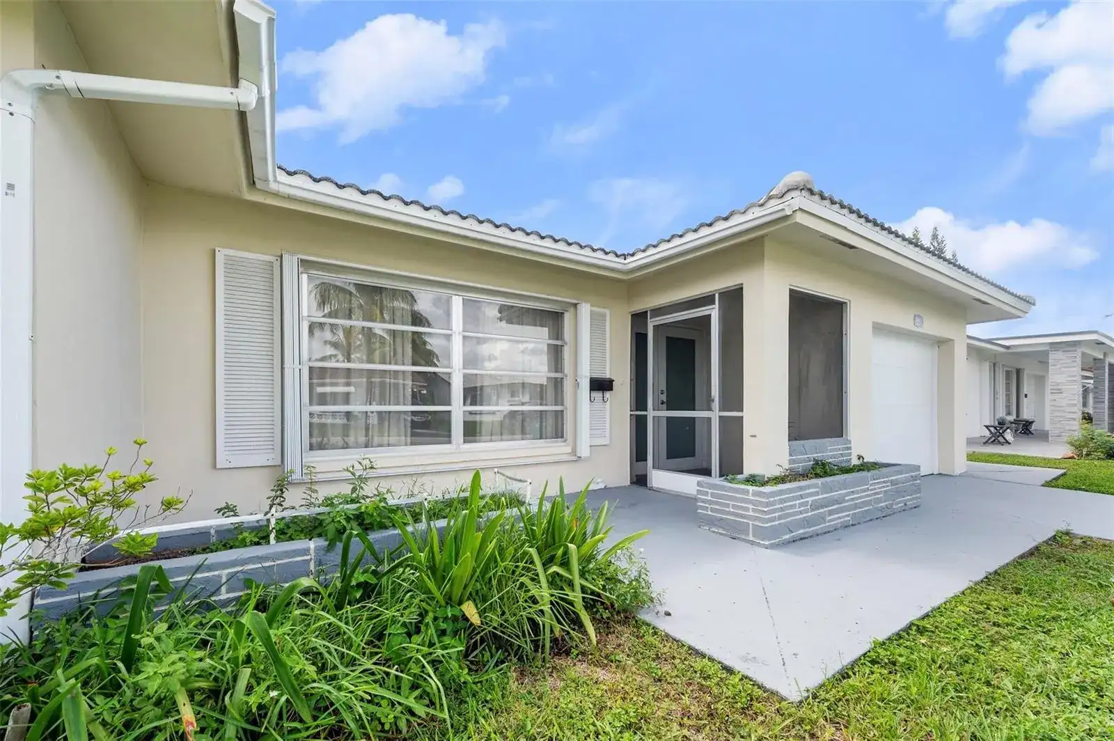 8604 NW 57TH Court, Tamarac FL 33321 photo 2