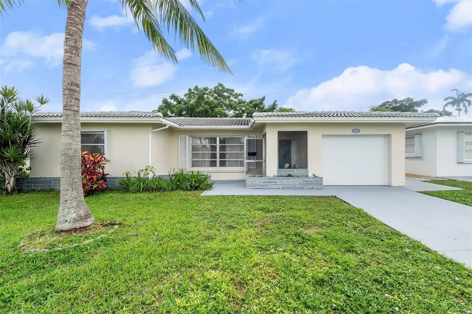 8604 NW 57TH Court, Tamarac FL 33321 photo 3