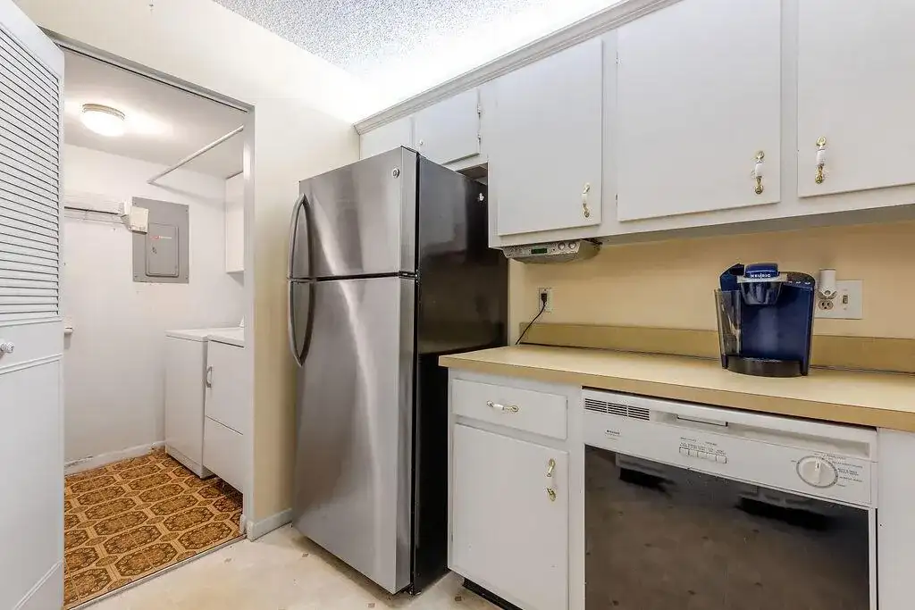 141 Lake Pine Circle # 2, FL 33463 photo 2