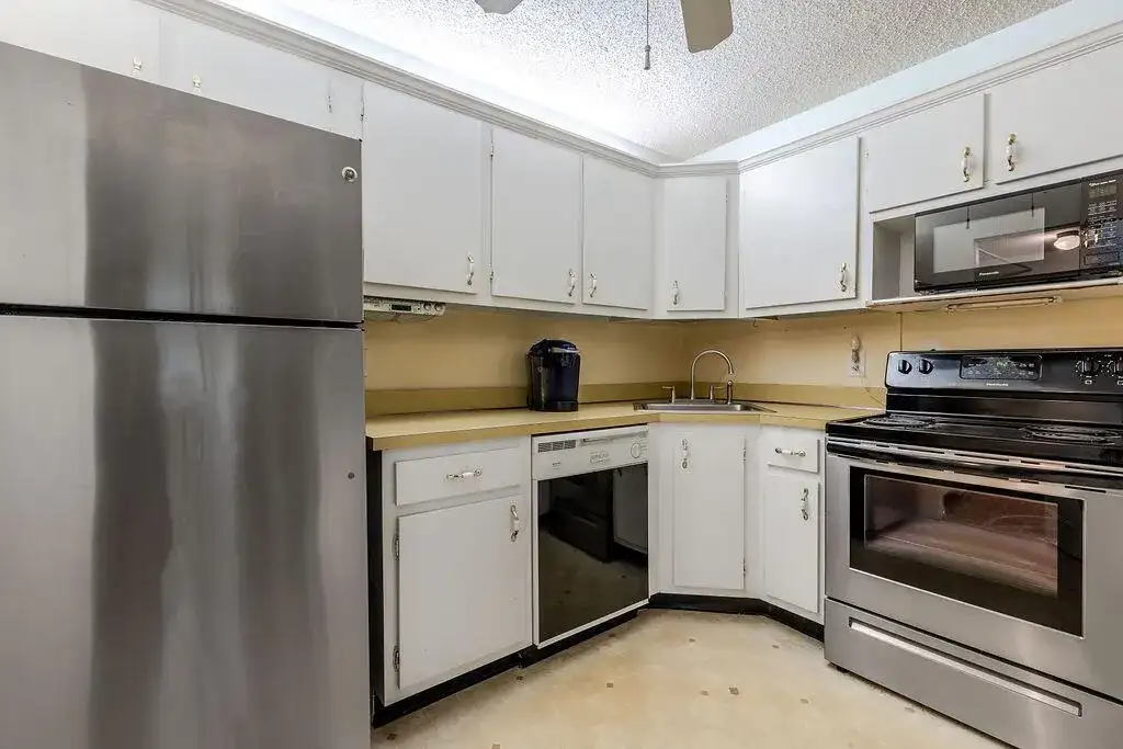 141 Lake Pine Circle # 2, FL 33463 photo 4