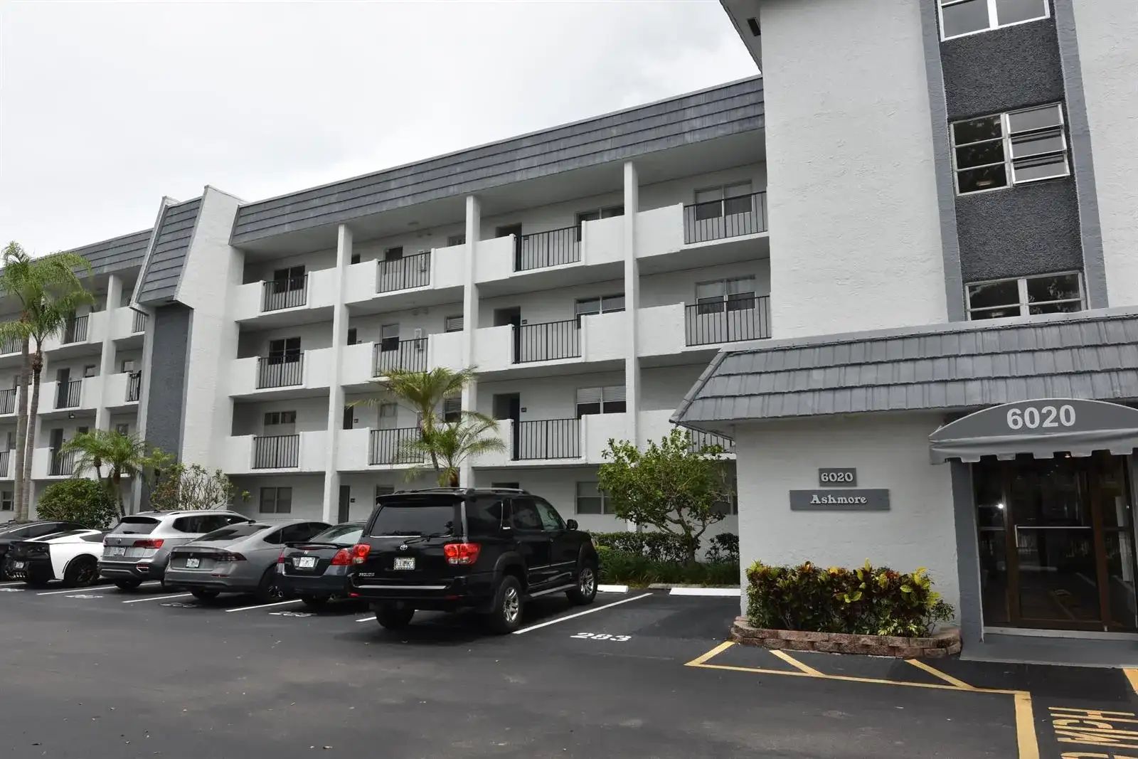 6020 NW 44th Street # 304, Lauderhill FL 33319 photo 2