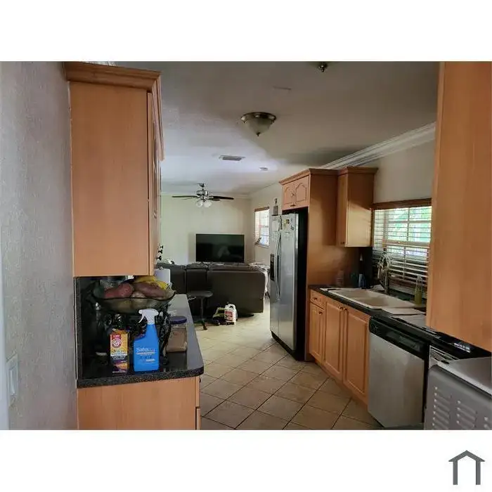 4891 NW 7TH Drive, Plantation FL 33317 photo 2
