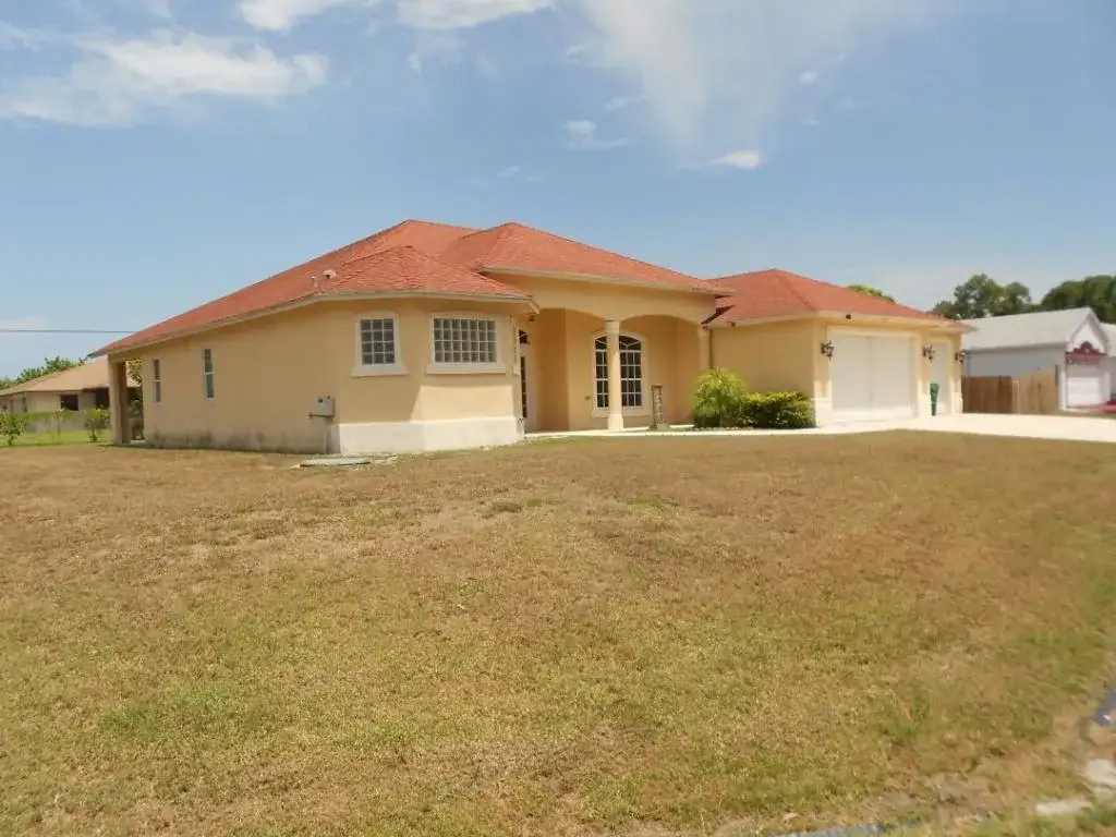 1221 SE Navajo Lane, Port St. Lucie FL 34983 photo 4