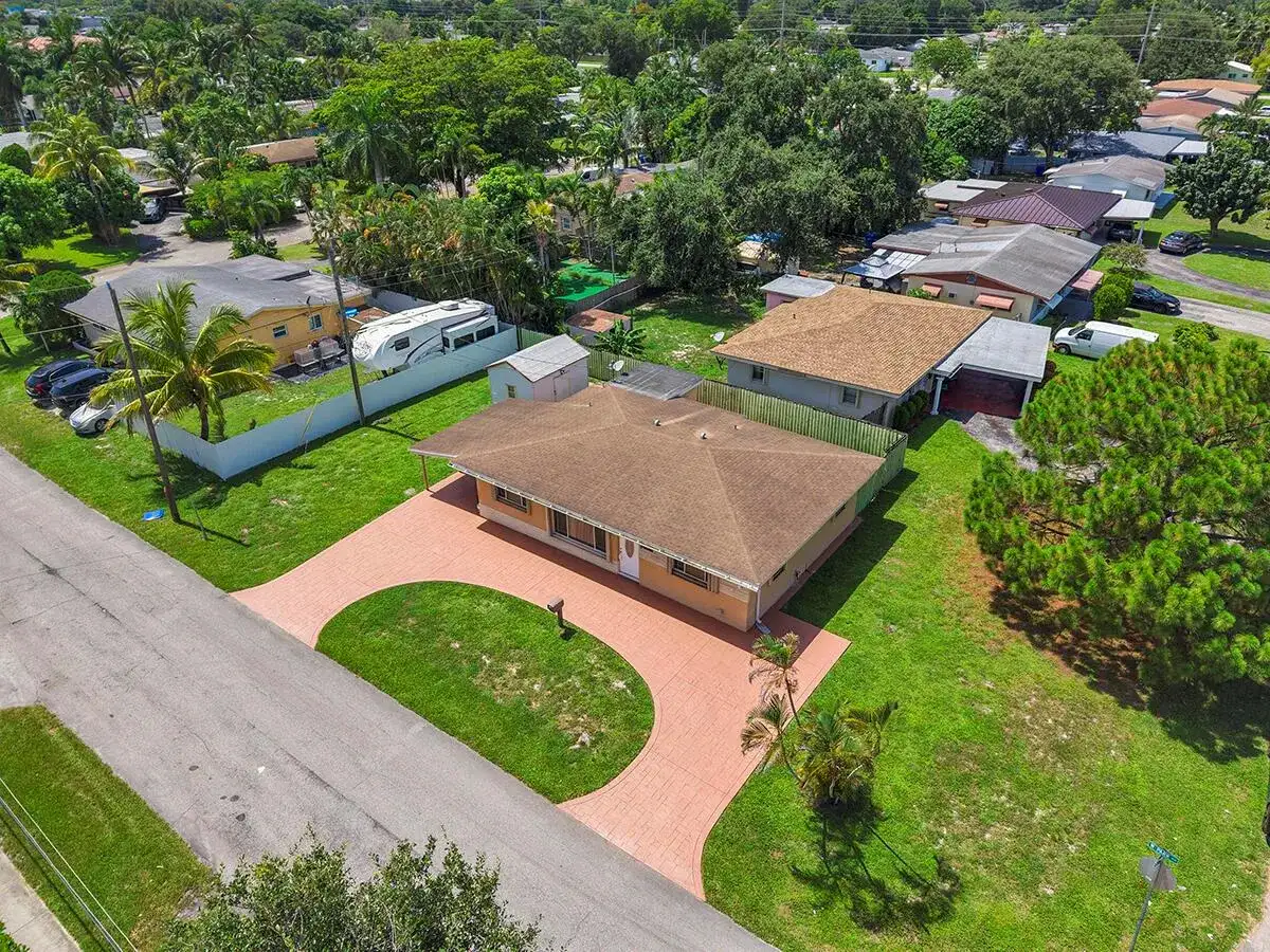 2100 N 57TH Avenue, Hollywood FL 33021 photo 5