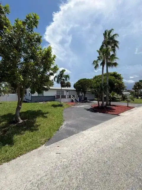 3040 TROPICAL Trail, Lake Worth FL 33462 photo 3
