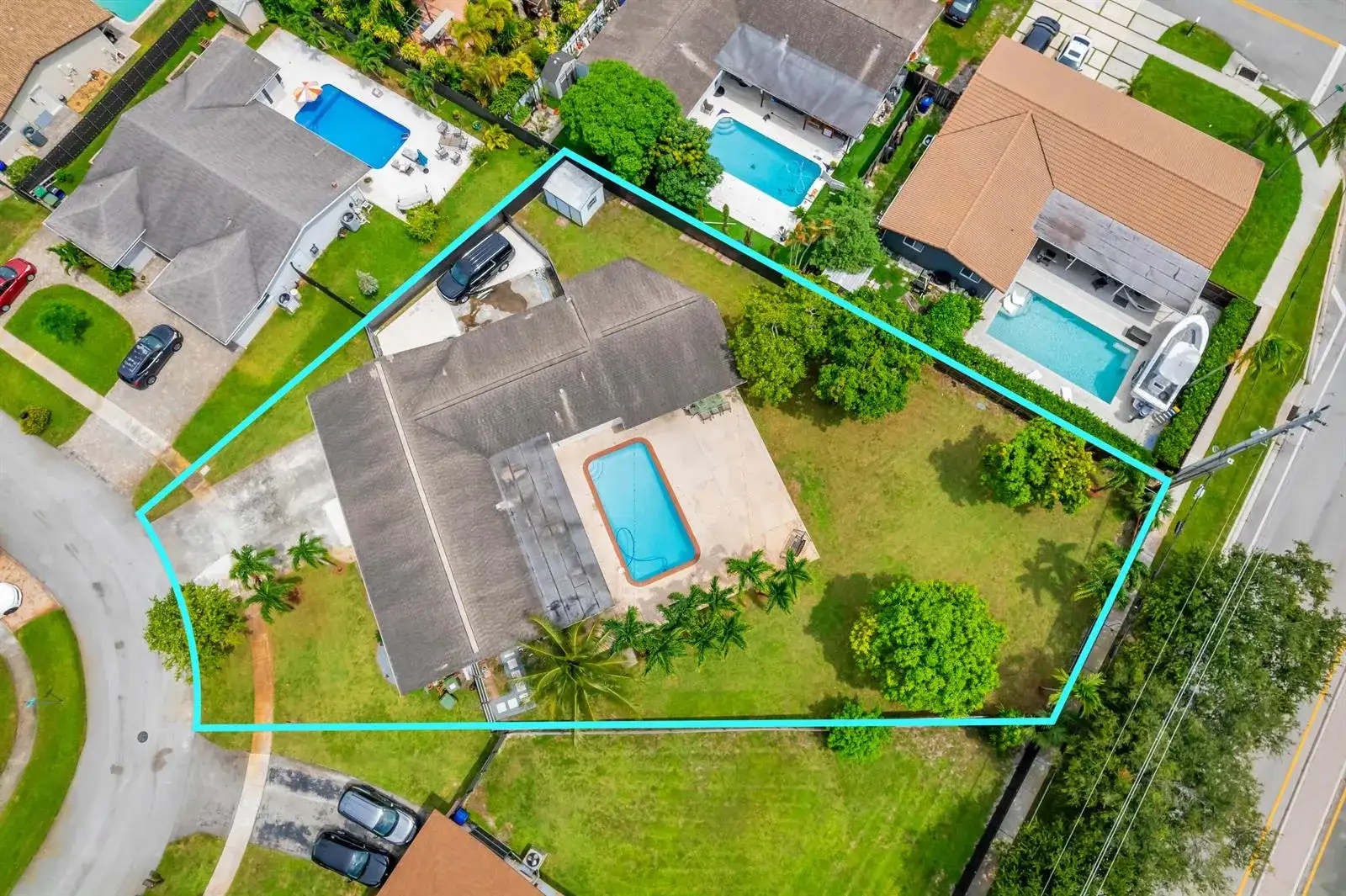 8880 NW 7TH Street, Pembroke Pines FL 33024 photo 2