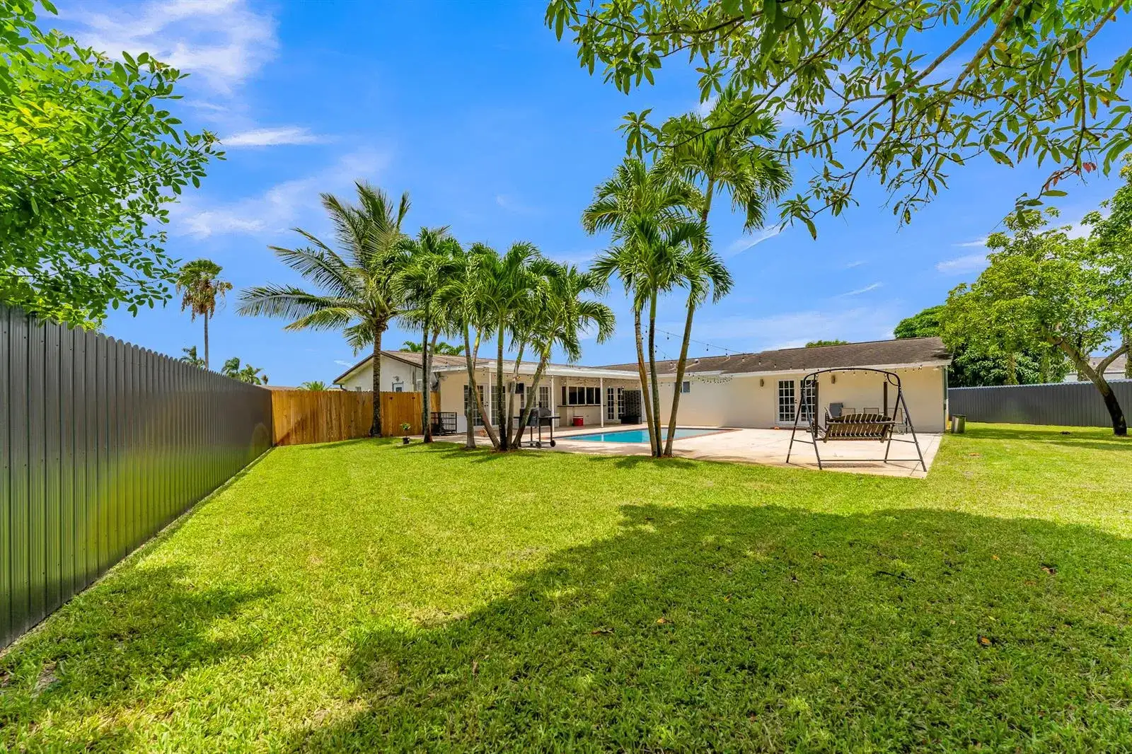 8880 NW 7TH Street, Pembroke Pines FL 33024 photo 3