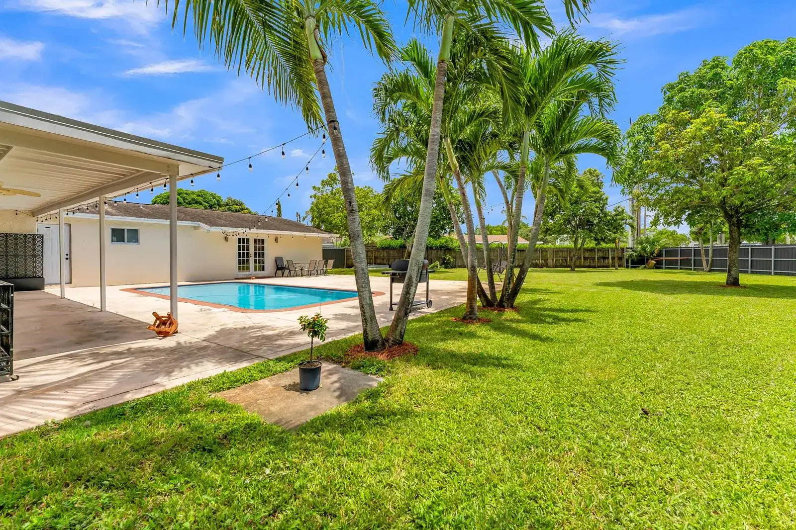 8880 NW 7TH Street, Pembroke Pines FL 33024 photo 4