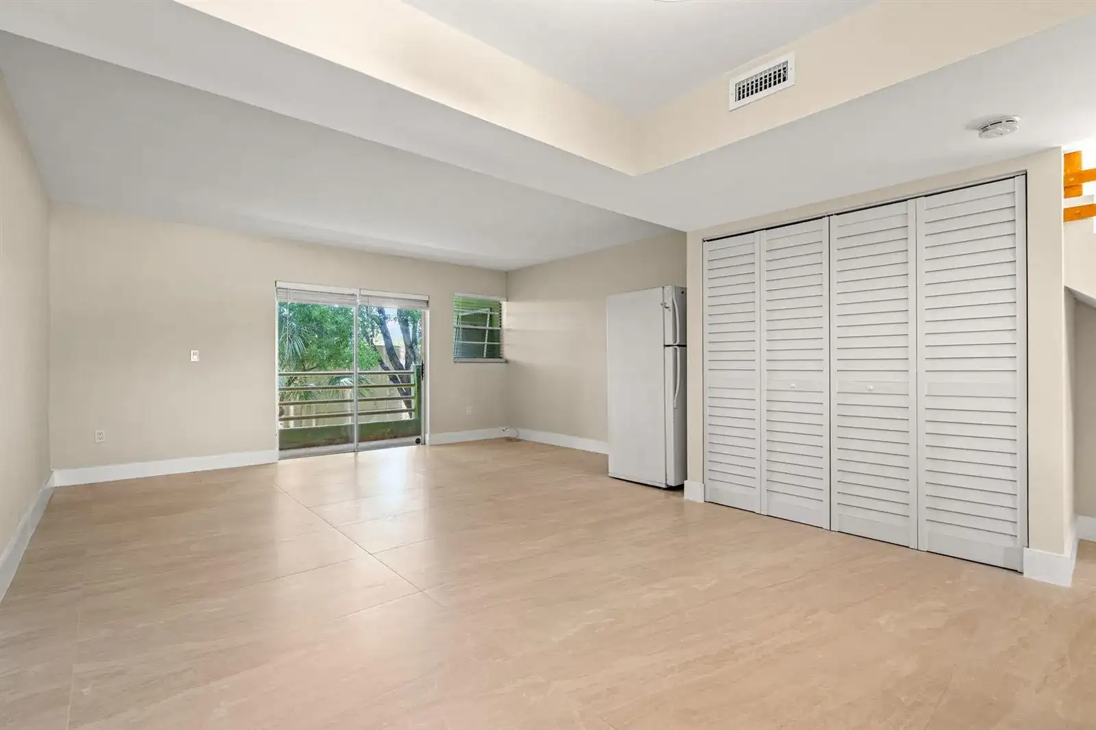 11099 NW 7th Street, Miami FL 33172 photo 2