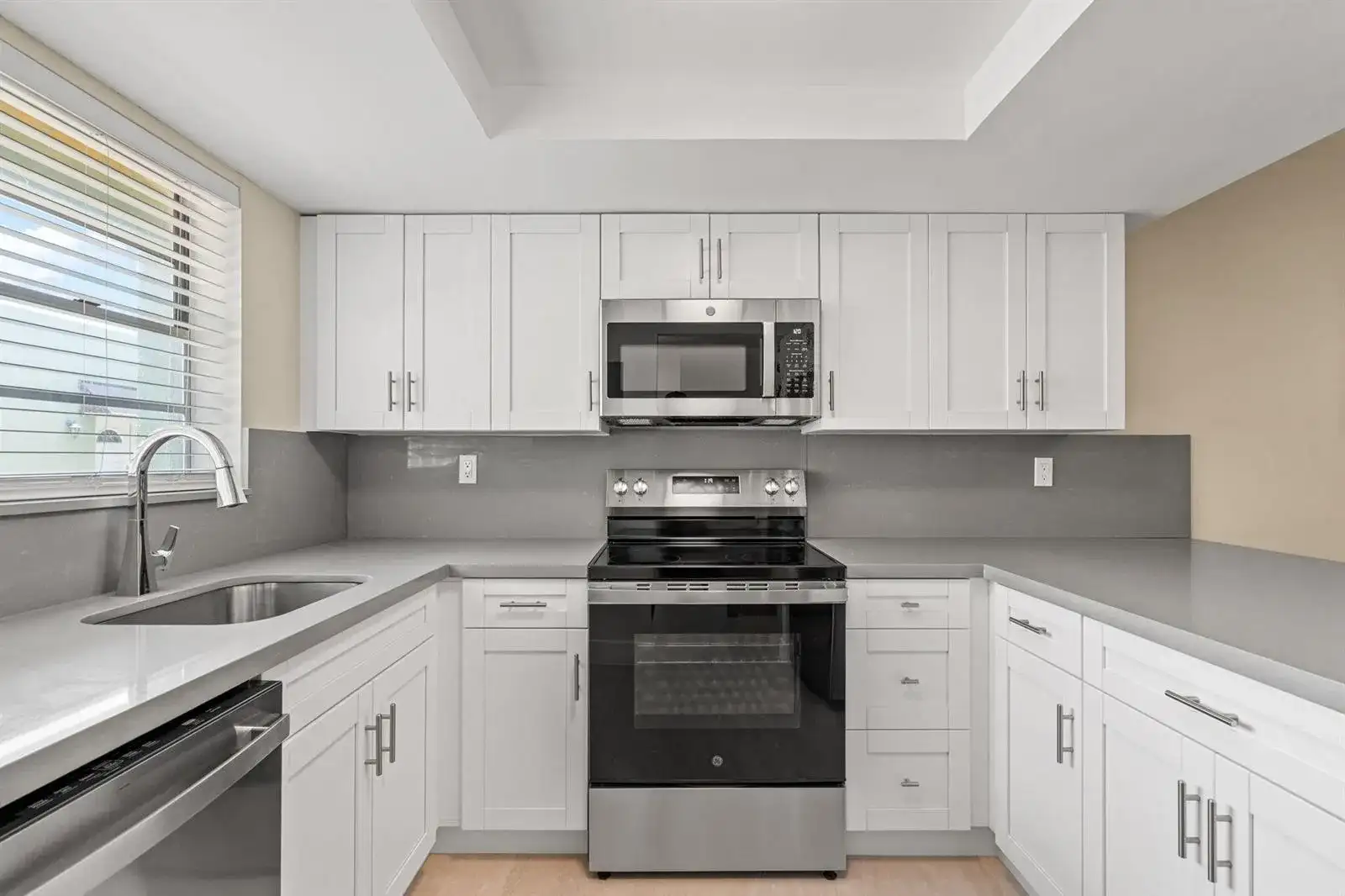 11099 NW 7th Street, Miami FL 33172 photo 4