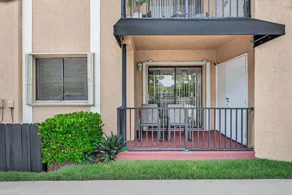 6043 10th Avenue N # 129, FL 33463 photo 2
