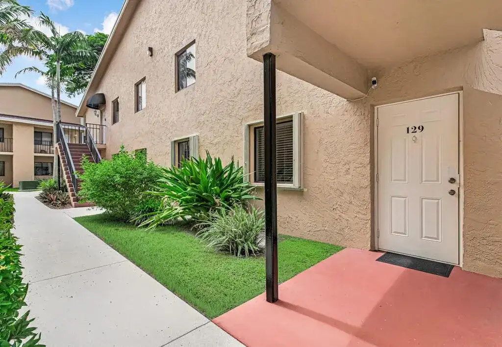 6043 10th Avenue N # 129, FL 33463 photo 4