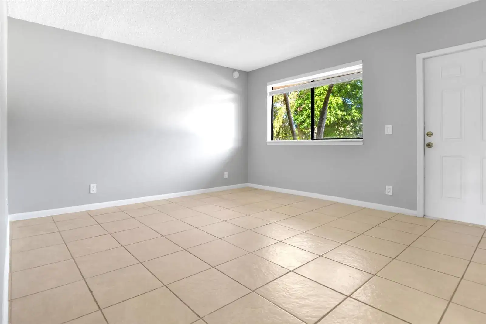 400 Nottingham Circle # D, FL 33463 photo 4