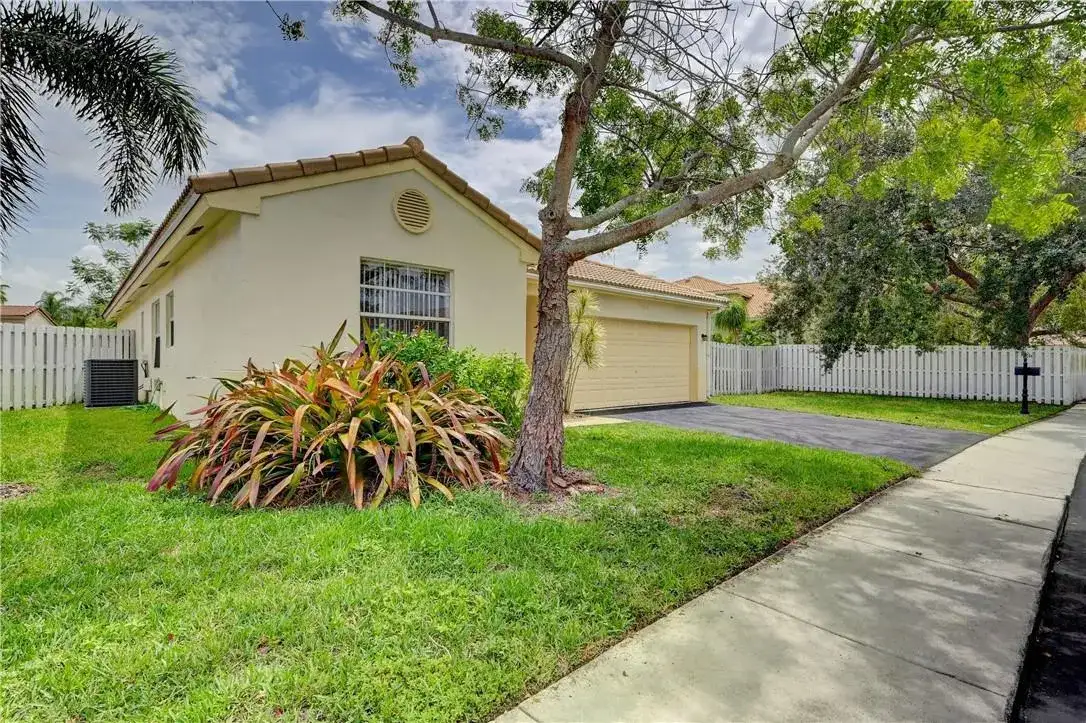 13348 NW 13TH Street, Sunrise FL 33323 photo 2