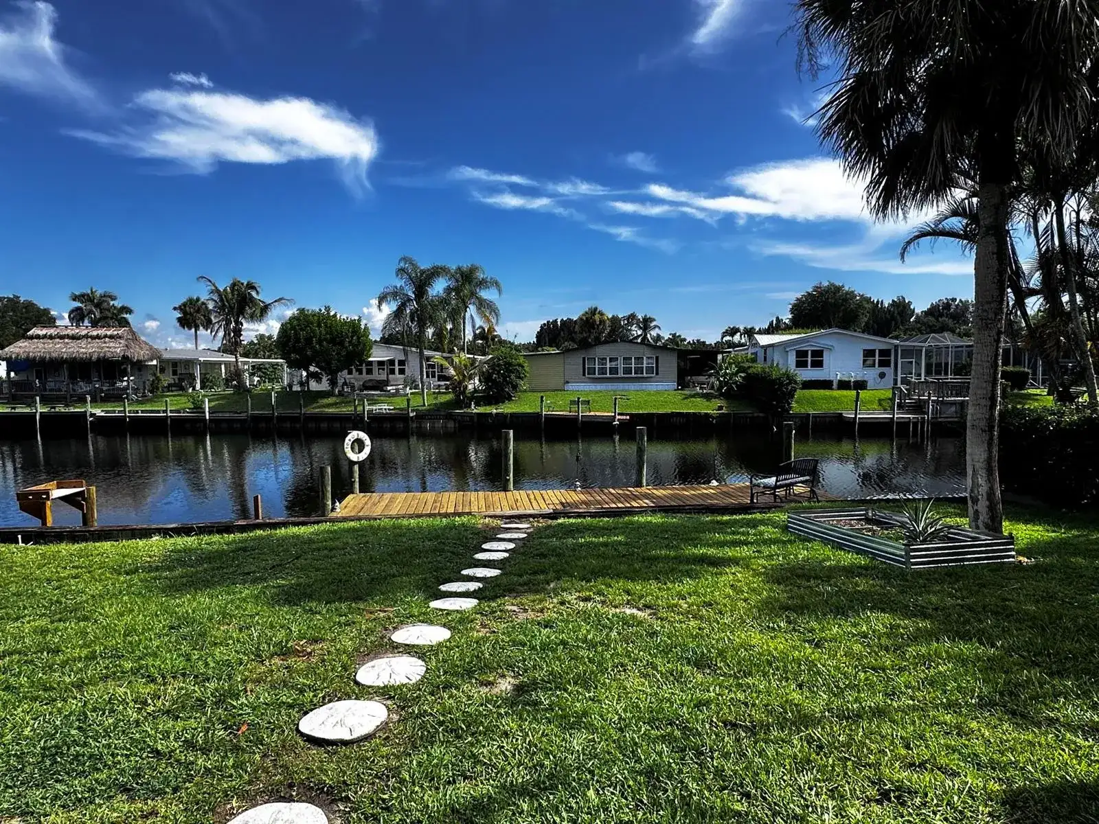 7882 SE PARADISE Drive, Stuart FL 34997 photo 2