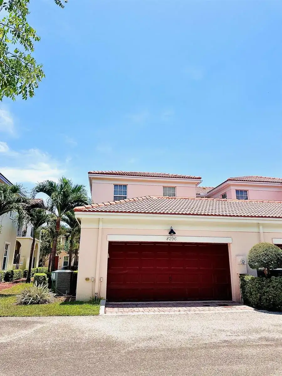 8296 NW 9th Avenue, Boca Raton FL 33487 photo 2