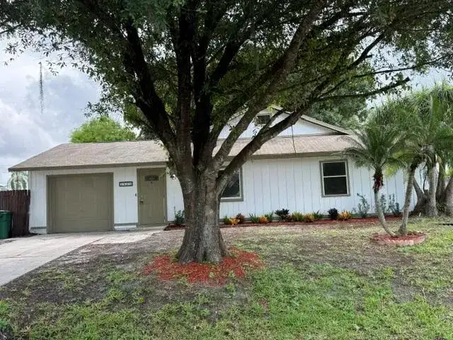 2008 SW Hampshire Lane, Port St. Lucie FL 34953 photo 2