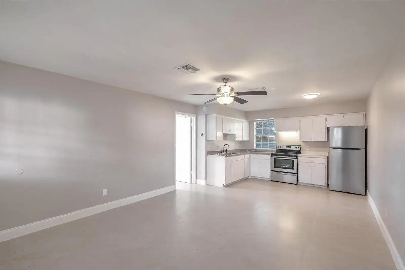 3147 Naylor Terrace, Fort Pierce FL 34982 photo 3