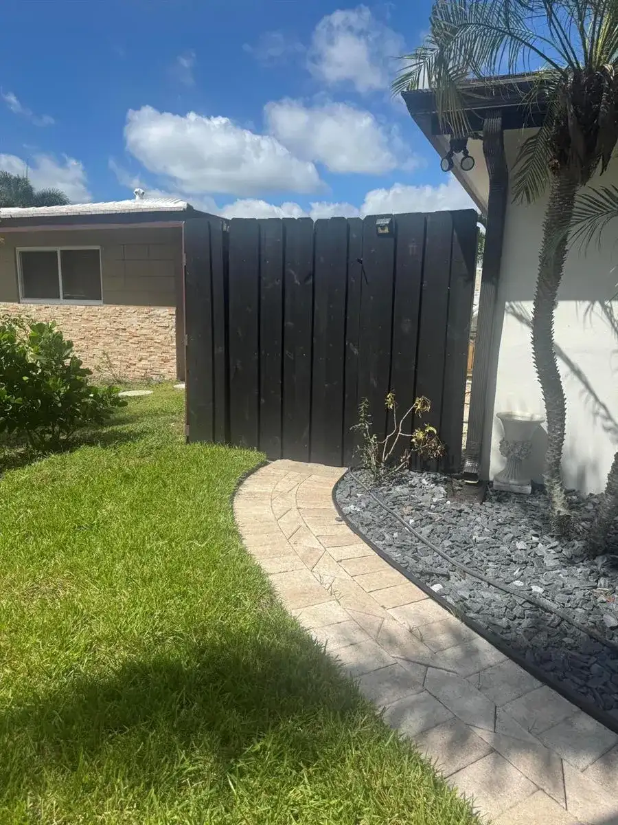 121 SE 14TH Street, Pompano Beach FL 33060 photo 4