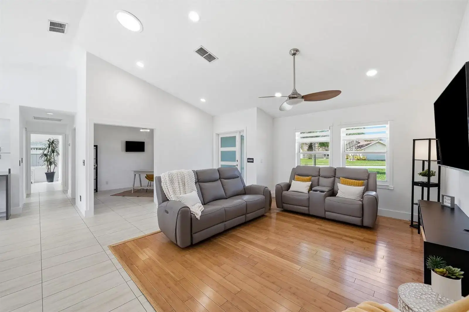 25 CEDAR Circle, Boynton Beach FL 33436 photo 3
