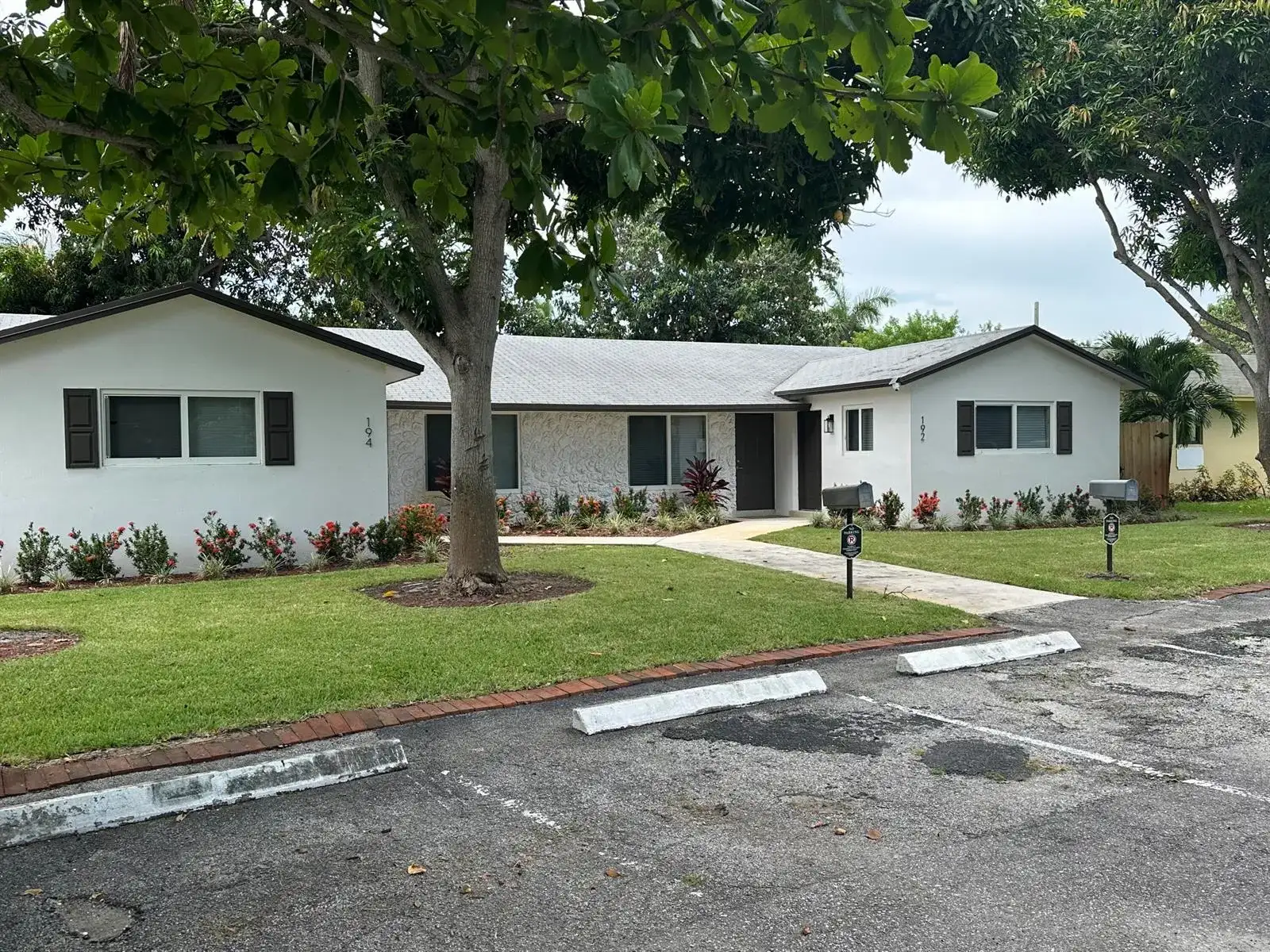 192 SE 27TH Court, Boynton Beach FL 33435 photo 2