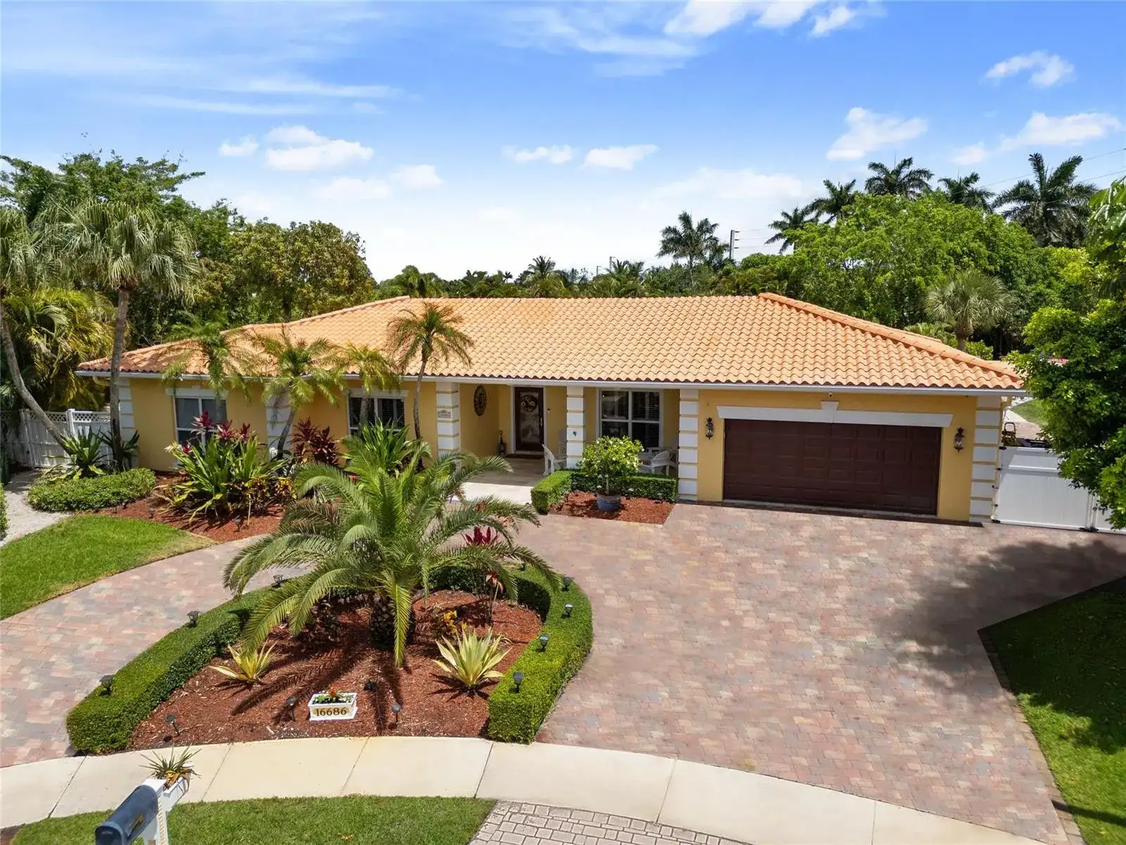 16686 GOLFVIEW Drive, Weston FL 33326 photo 3