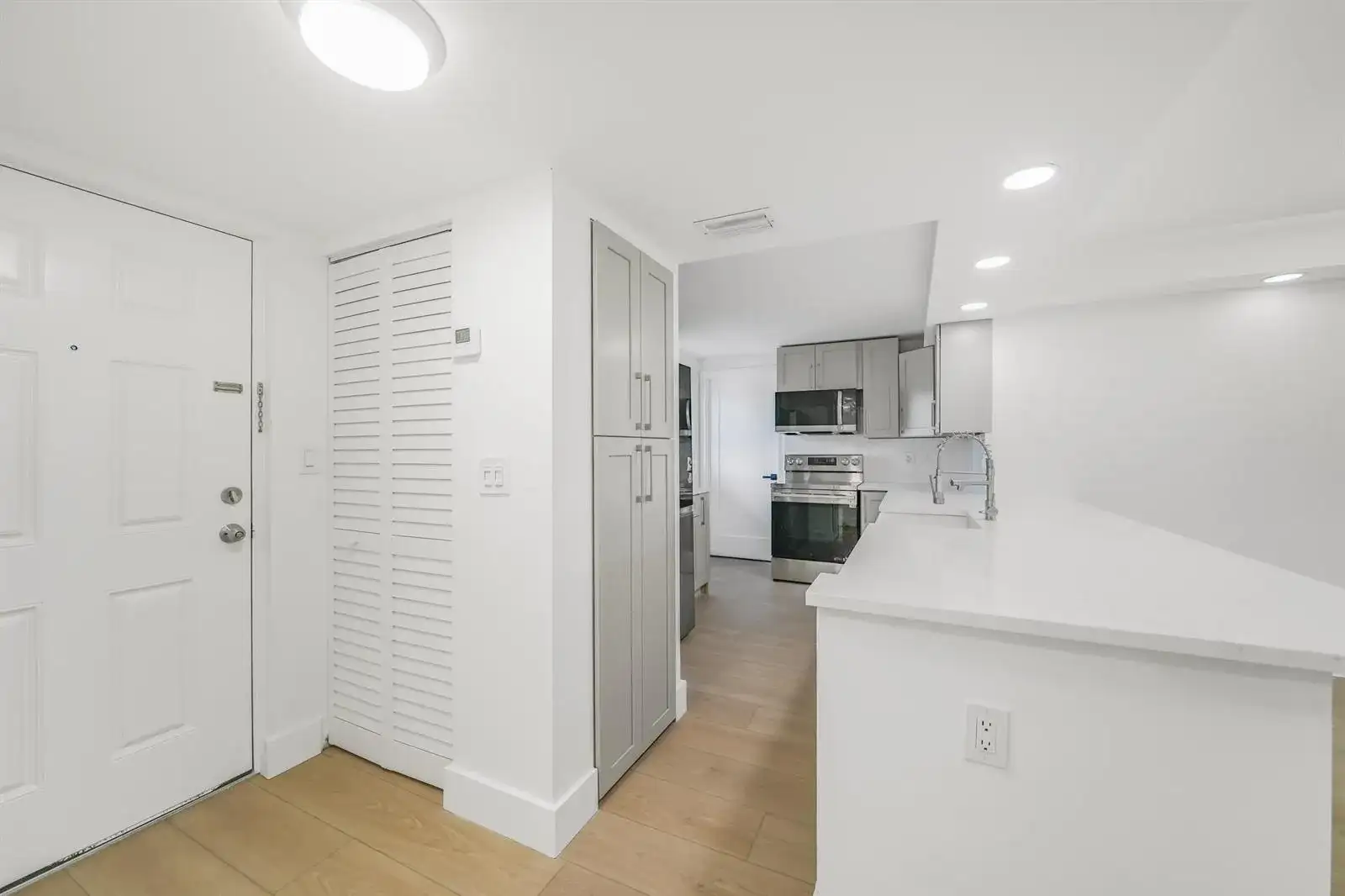 5301 NW 2nd Avenue, Boca Raton FL 33487 photo 3