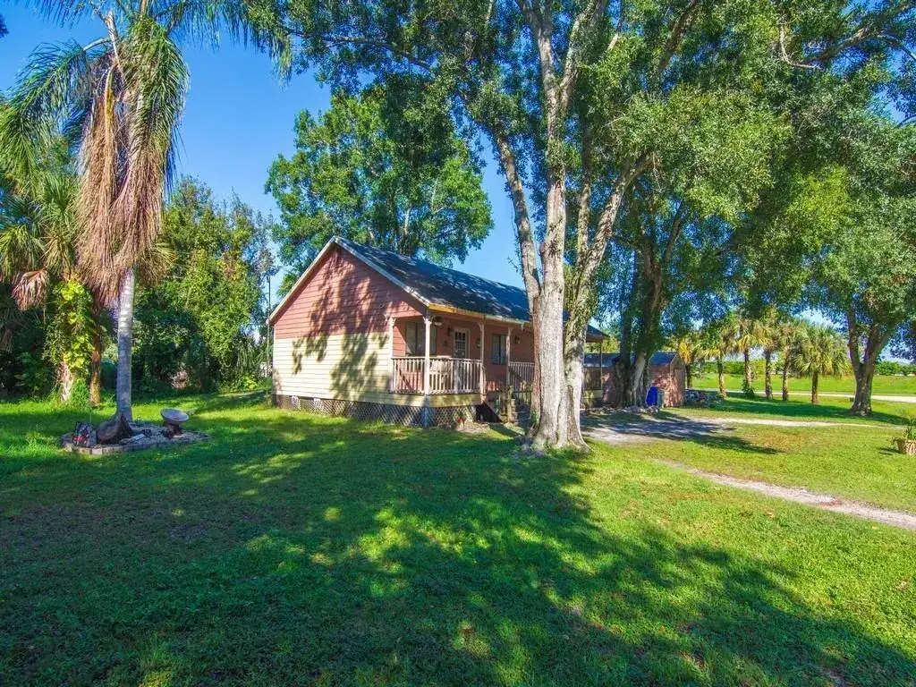 2315 28TH Avenue SW, Vero Beach FL 32960 photo 2