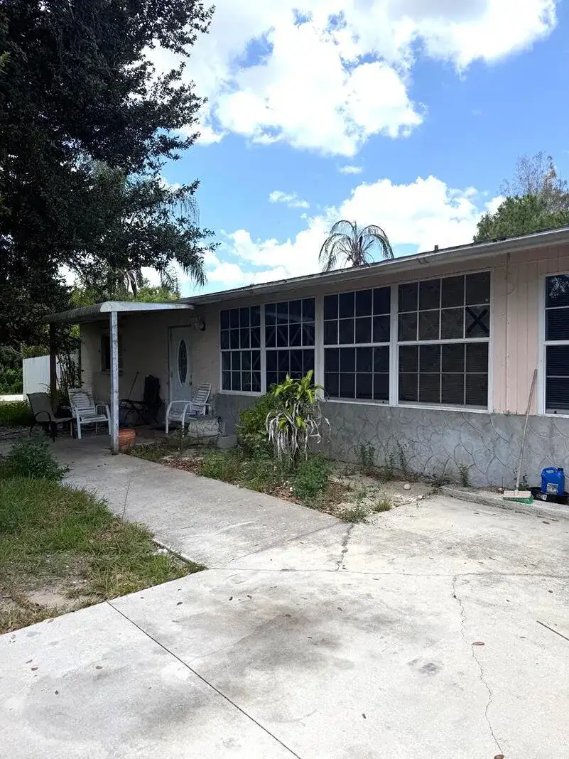 901 SHELDON Avenue, Lehigh Acres FL 33936 photo 2