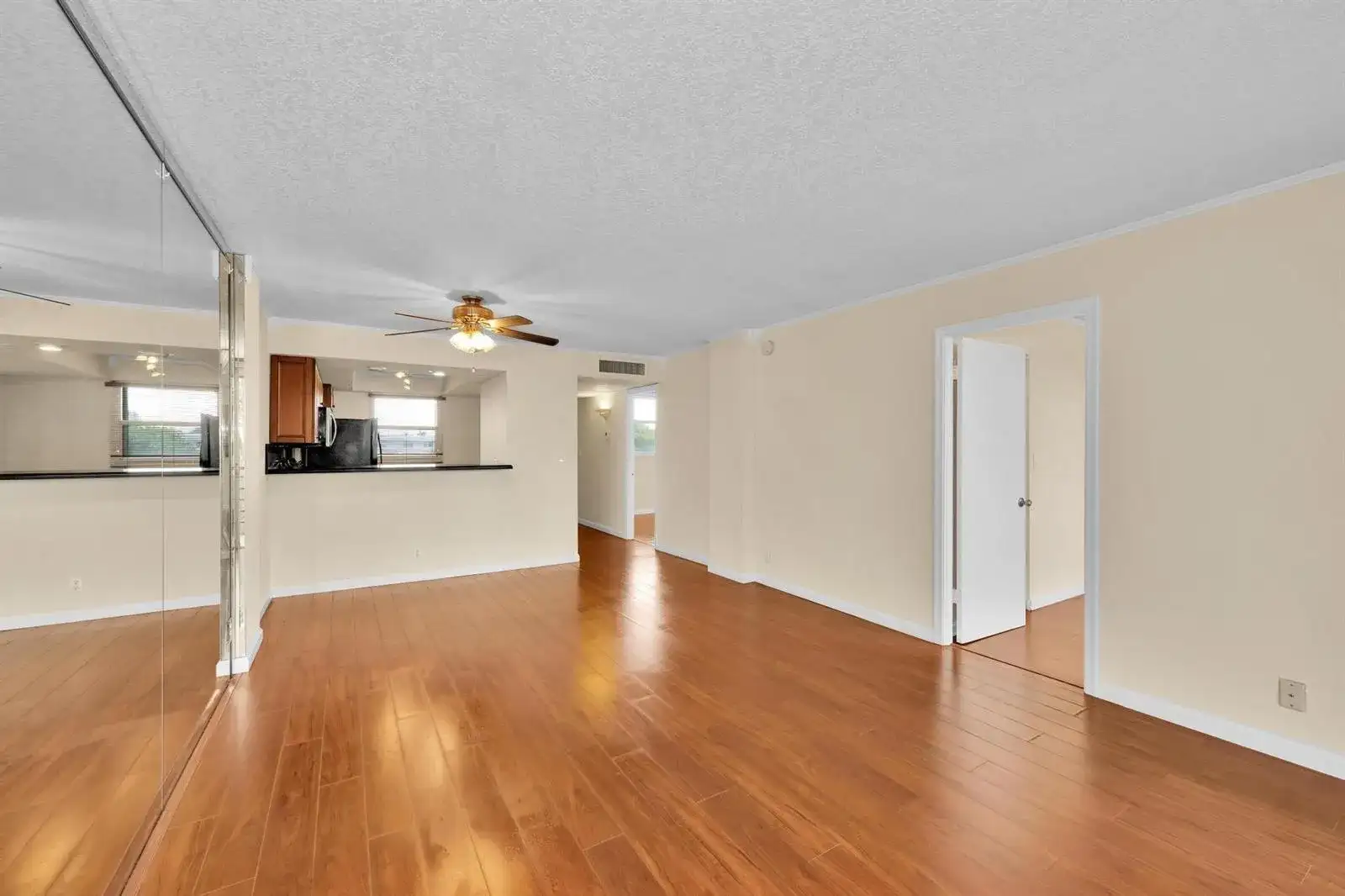 118 Royal Park Drive # 4G, Oakland Park FL 33309 photo 3