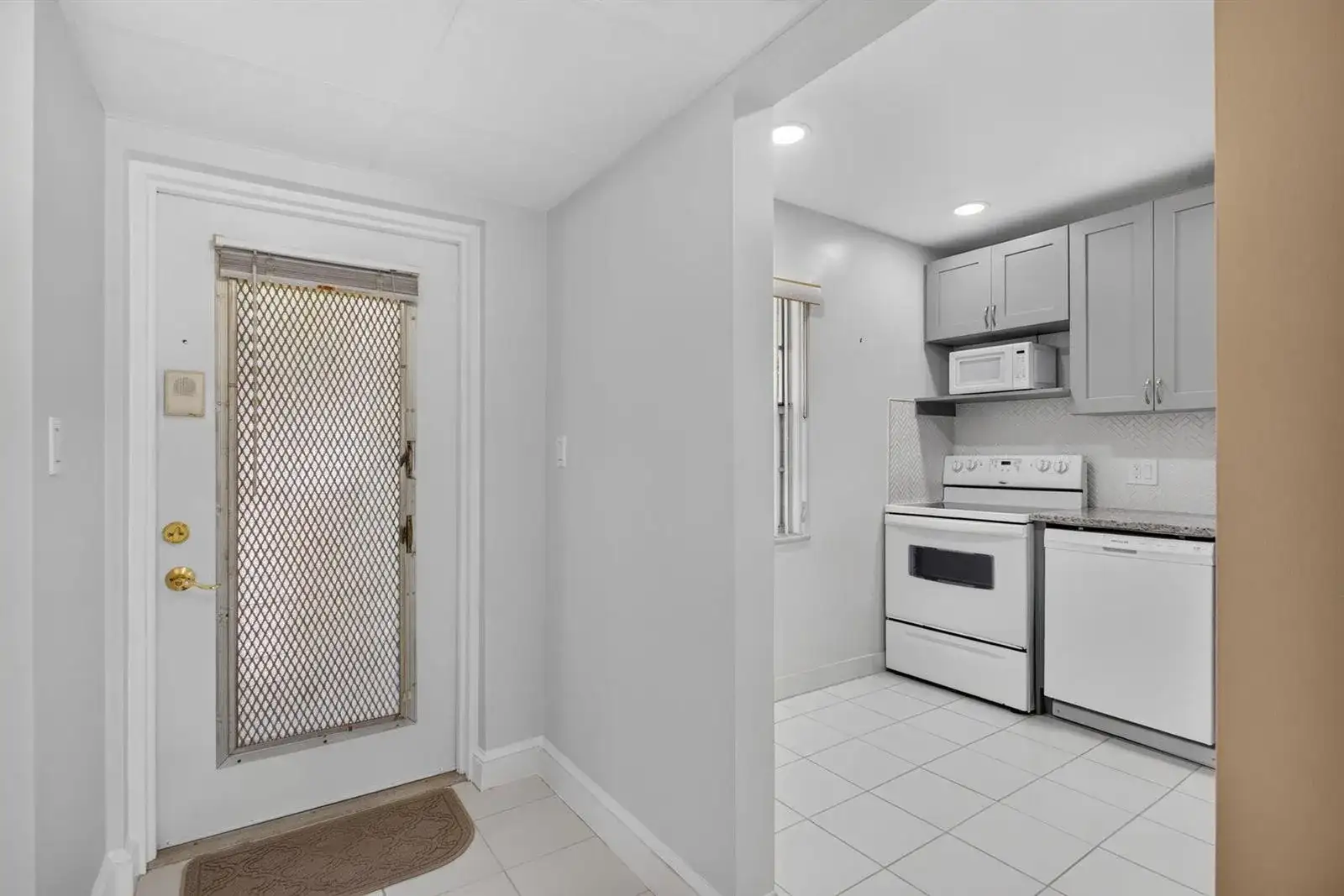 1030 Country Club Drive # 205, Margate FL 33063 photo 2