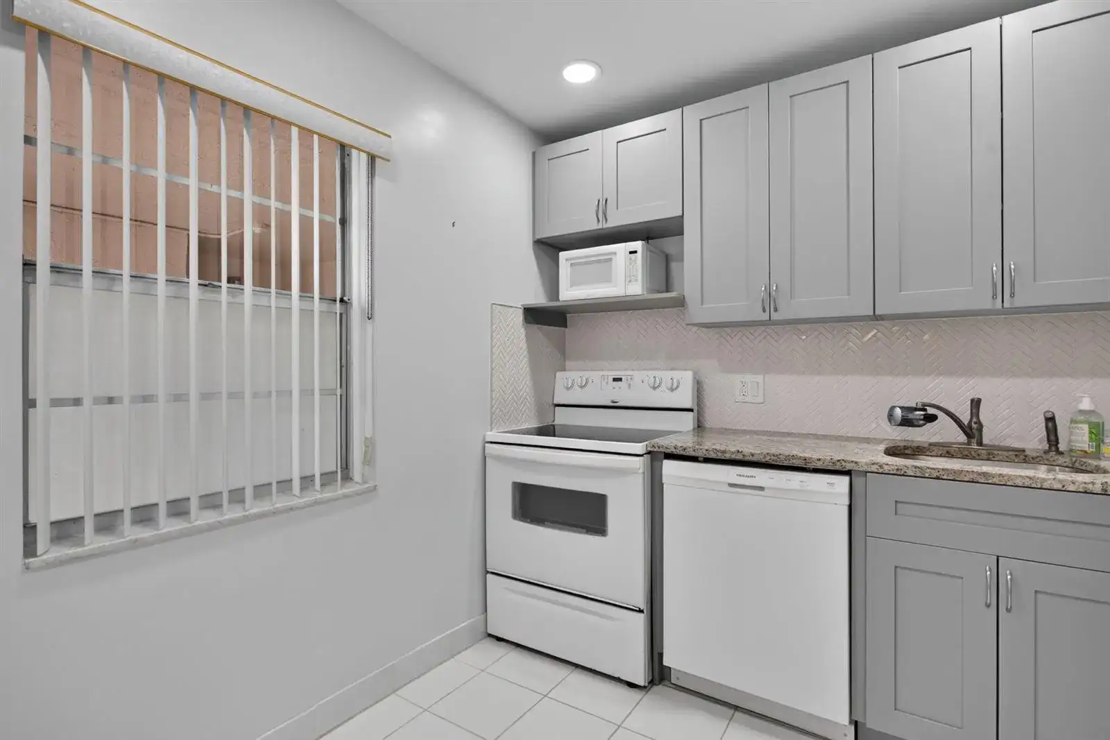 1030 Country Club Drive # 205, Margate FL 33063 photo 4