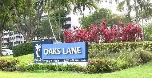 565 OAKS Lane # 305, Pompano Beach FL 33069 photo 2