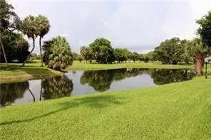 565 OAKS Lane # 305, Pompano Beach FL 33069 photo 3