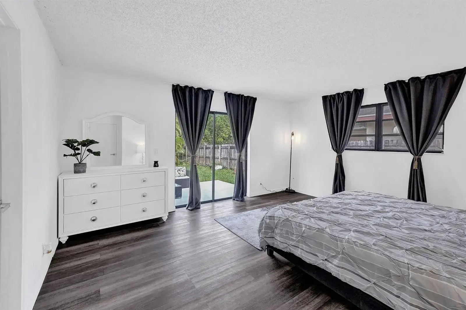 1115 NE 1st Court # B, Hallandale Beach FL 33009 photo 2