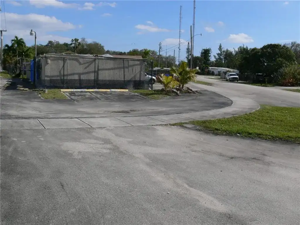 41 WILLIAMS Road, West Park FL 33023 photo 2
