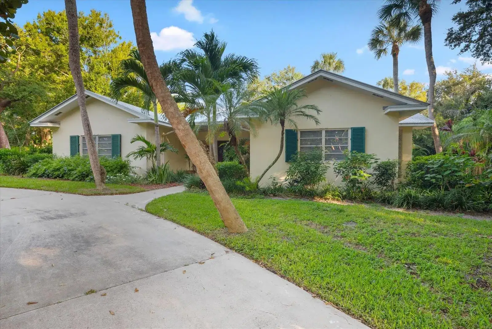 24 N Via Lucindia, Sewalls Point FL 34996 photo 3