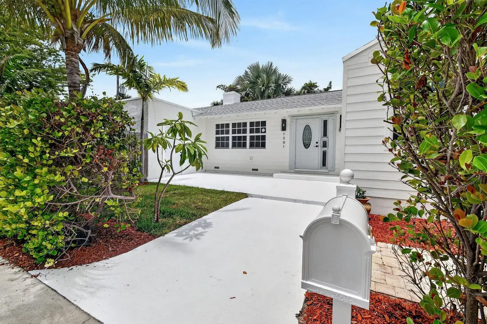 1201 N Ocean Breeze, FL 33460 photo 2