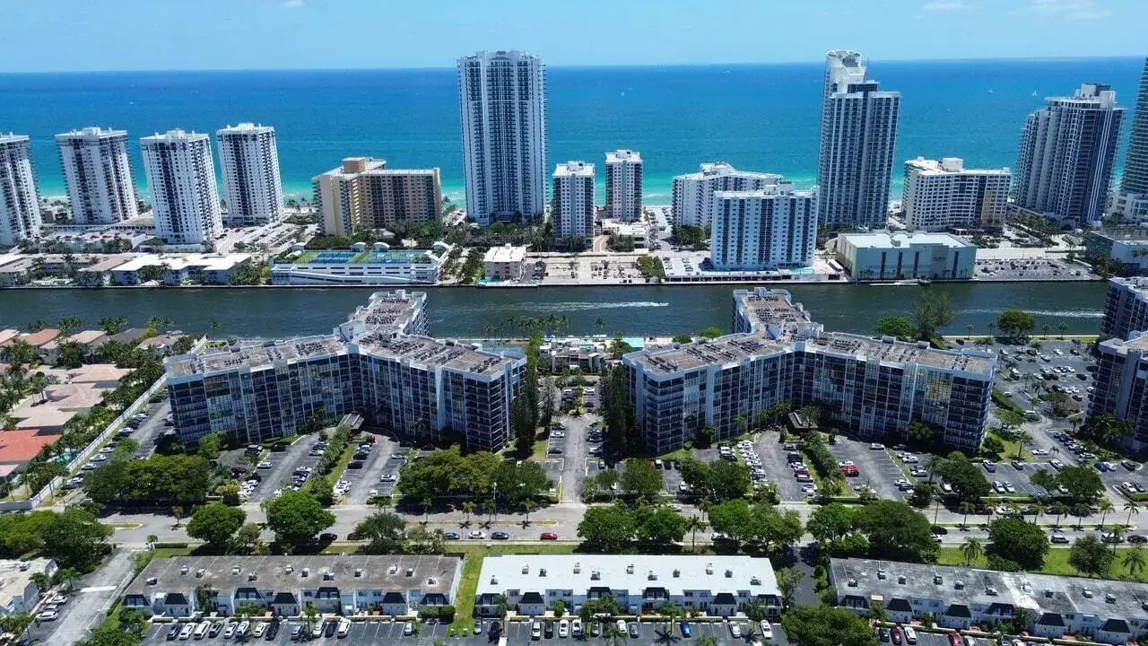 800 Parkview Drive # 823, FL 33009 photo 3