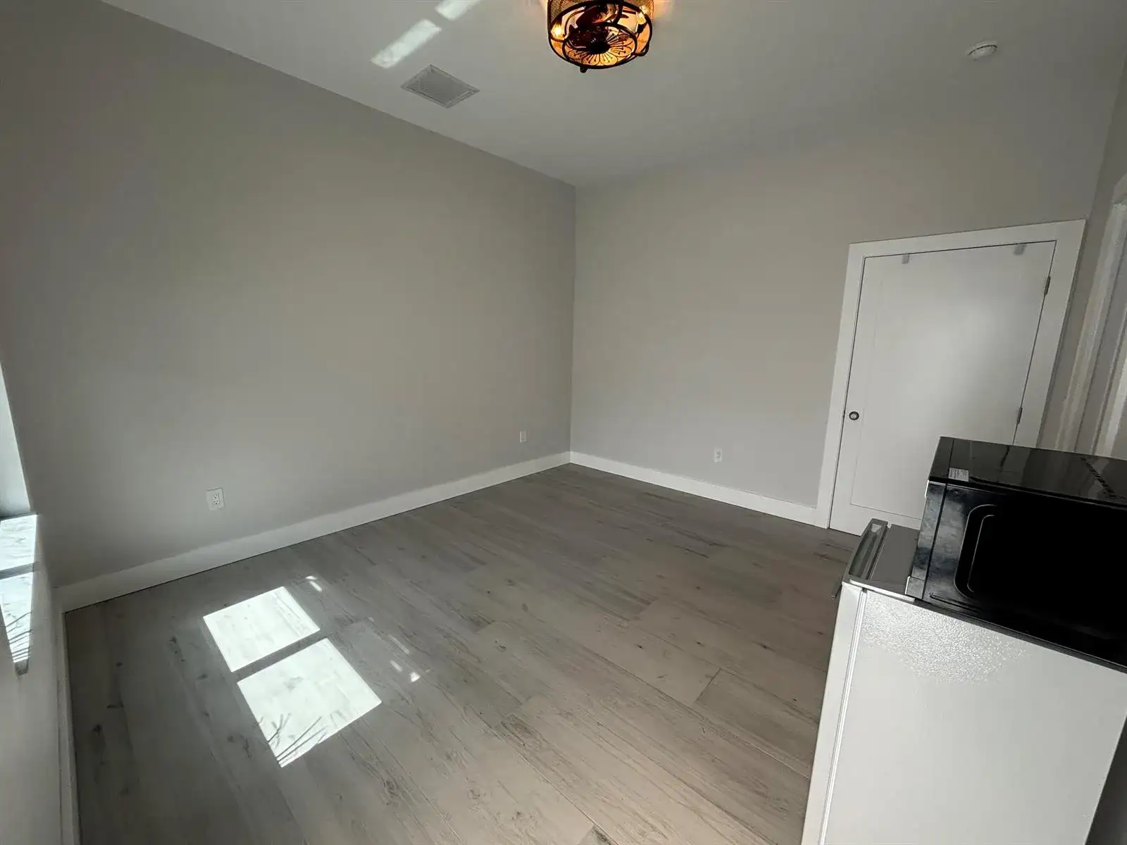 216 S C Street, FL 33460 photo 2