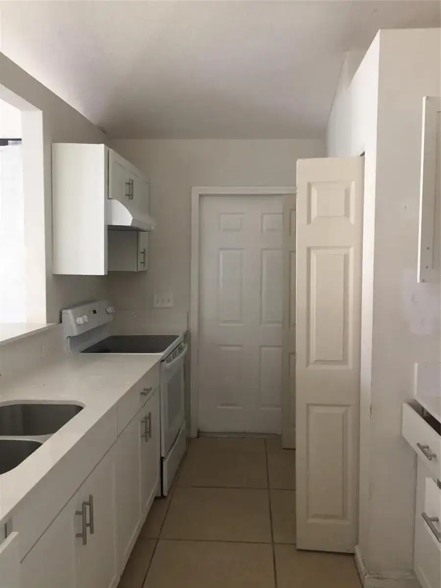 8444 SE DATE Street, Hobe Sound FL 33455 photo 4