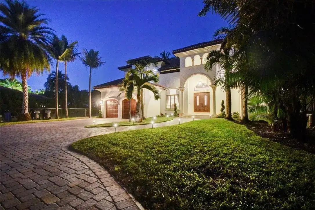 1320 S LAKESIDE Drive, FL 33460 photo 2