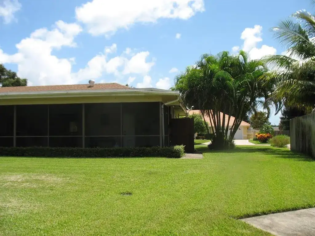 1805 Richard Lane, Palm Springs FL 33406 photo 2