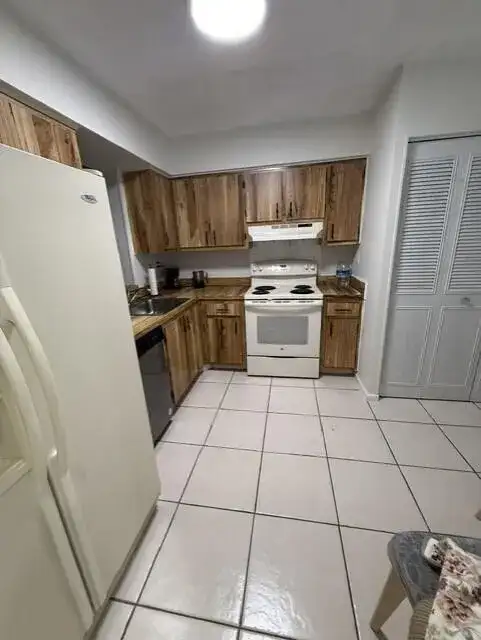 7210 Lake Cir Drive # 401, Margate FL 33063 photo 5