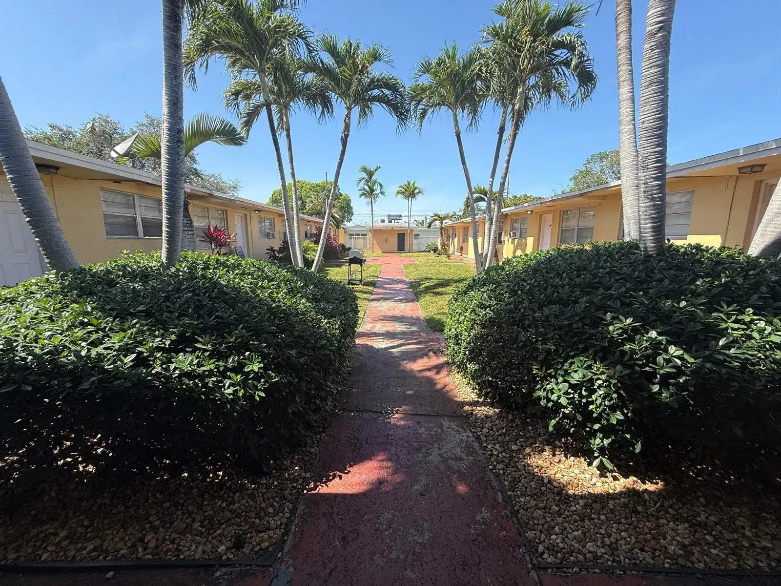2915 JACKSON Street # 12, Hollywood FL 33020 photo 2