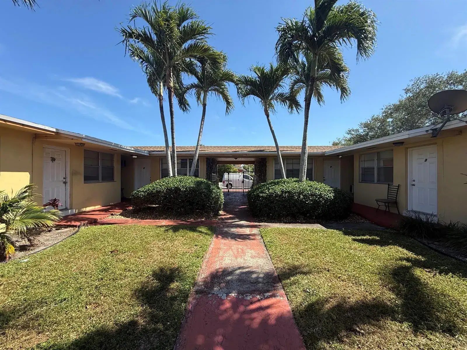 2915 JACKSON Street # 12, Hollywood FL 33020 photo 3